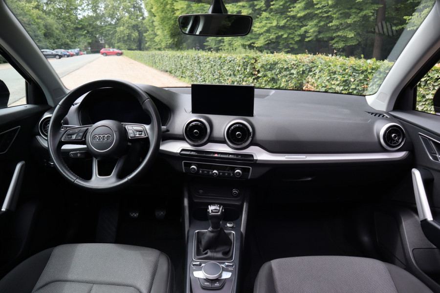Audi Q2 30 TFSI | Black Edition | Panoramadak | Virtual cockpit |