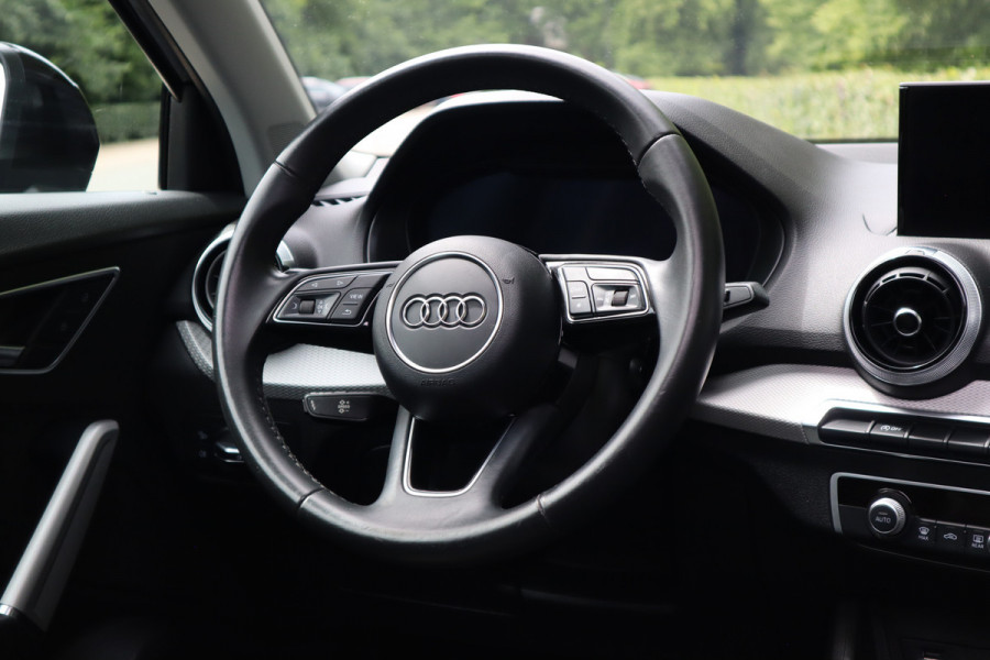 Audi Q2 30 TFSI | Black Edition | Panoramadak | Virtual cockpit |