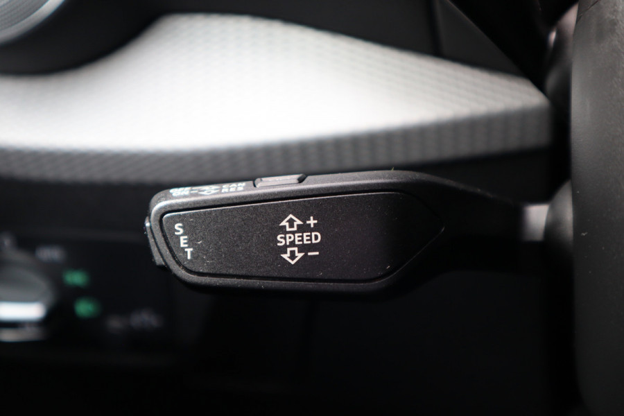 Audi Q2 30 TFSI | Black Edition | Panoramadak | Virtual cockpit |