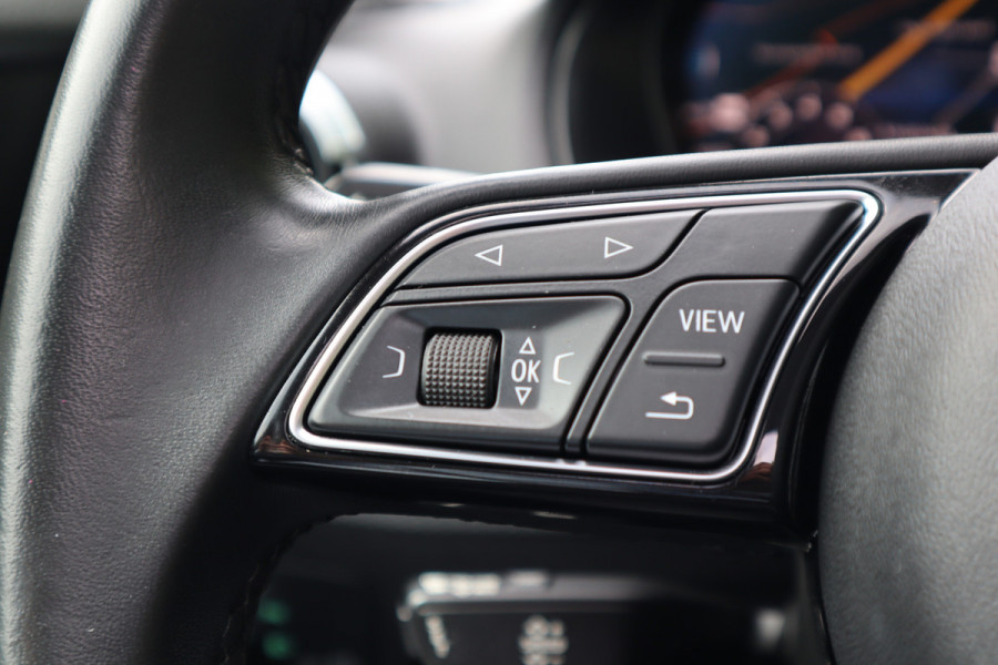 Audi Q2 30 TFSI | Black Edition | Panoramadak | Virtual cockpit |