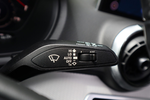 Audi Q2 30 TFSI | Black Edition | Panoramadak | Virtual cockpit |