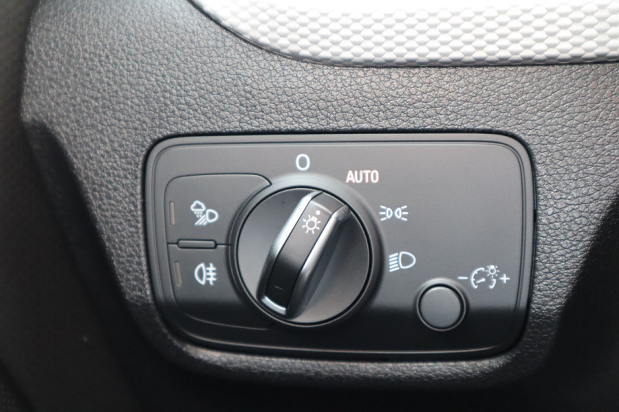 Audi Q2 30 TFSI | Black Edition | Panoramadak | Virtual cockpit |