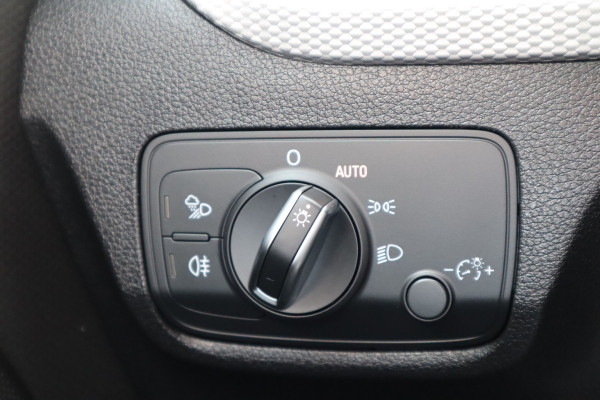 Audi Q2 30 TFSI | Black Edition | Panoramadak | Virtual cockpit |