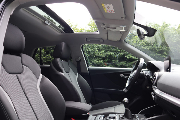 Audi Q2 30 TFSI | Black Edition | Panoramadak | Virtual cockpit |