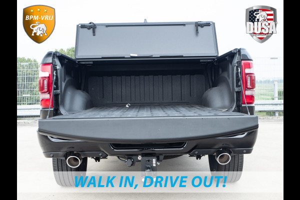 Dodge Ram 1500 | Limited | 5.7 V8 | HEMI | Night Edition | Panorama dak  | Luchtvering | BPM-VRIJ | Bright white Getoonde accessoires zijn verkrijgbaar tegen meerprijs