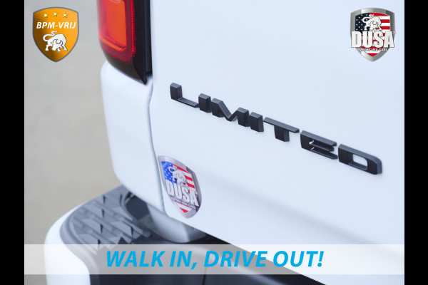 Dodge Ram 1500 | Limited | 5.7 V8 | HEMI | Night Edition | Panorama dak  | Luchtvering | BPM-VRIJ | Bright white Getoonde accessoires zijn verkrijgbaar tegen meerprijs