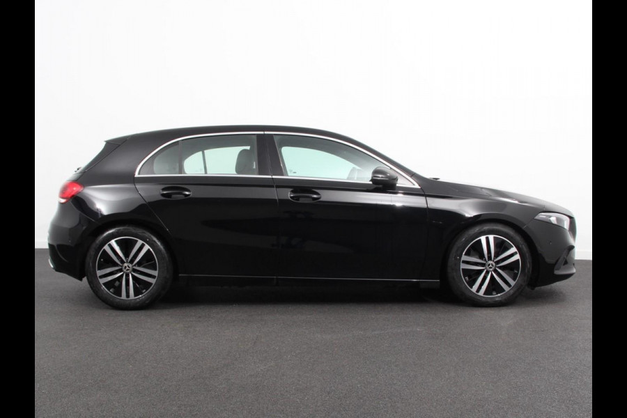 Mercedes-Benz A-Klasse 200 Automaat Advantage Navigatie Apple Carplay/Android Auto Camera Adaptive cruise control Stoelverwarming Parkeer sensoren