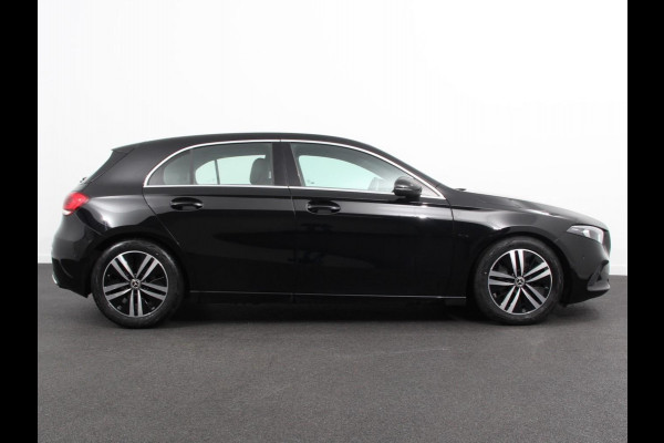 Mercedes-Benz A-Klasse 200 Automaat Advantage Navigatie Apple Carplay/Android Auto Camera Adaptive cruise control Stoelverwarming Parkeer sensoren