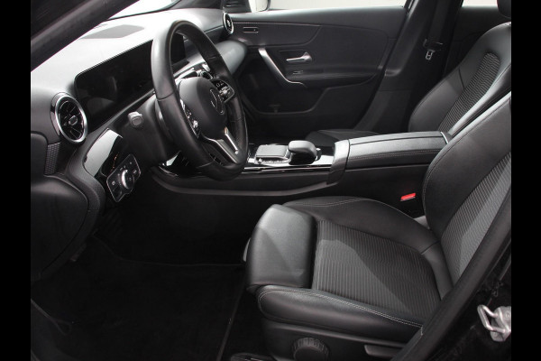 Mercedes-Benz A-Klasse 200 Automaat Advantage Navigatie Apple Carplay/Android Auto Camera Adaptive cruise control Stoelverwarming Parkeer sensoren