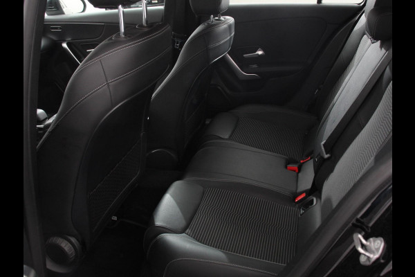 Mercedes-Benz A-Klasse 200 Automaat Advantage Navigatie Apple Carplay/Android Auto Camera Adaptive cruise control Stoelverwarming Parkeer sensoren