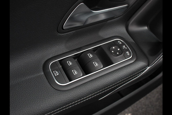 Mercedes-Benz A-Klasse 200 Automaat Advantage Navigatie Apple Carplay/Android Auto Camera Adaptive cruise control Stoelverwarming Parkeer sensoren