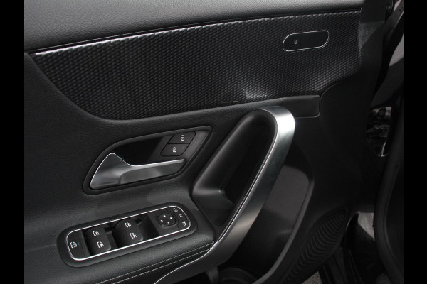 Mercedes-Benz A-Klasse 200 Automaat Advantage Navigatie Apple Carplay/Android Auto Camera Adaptive cruise control Stoelverwarming Parkeer sensoren