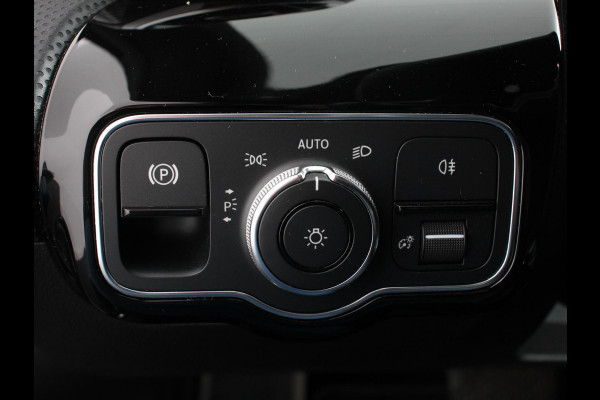 Mercedes-Benz A-Klasse 200 Automaat Advantage Navigatie Apple Carplay/Android Auto Camera Adaptive cruise control Stoelverwarming Parkeer sensoren