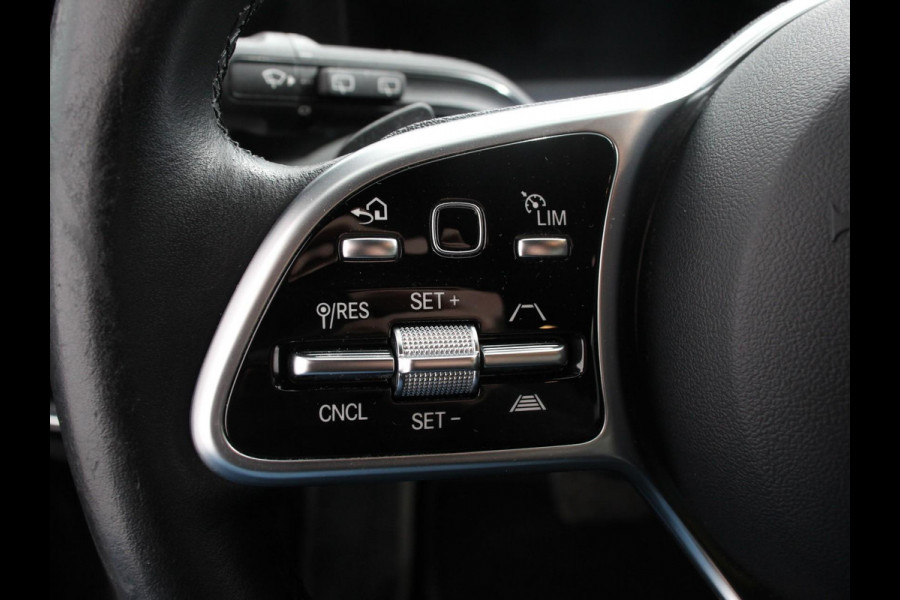 Mercedes-Benz A-Klasse 200 Automaat Advantage Navigatie Apple Carplay/Android Auto Camera Adaptive cruise control Stoelverwarming Parkeer sensoren