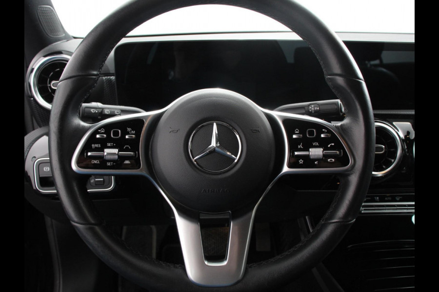 Mercedes-Benz A-Klasse 200 Automaat Advantage Navigatie Apple Carplay/Android Auto Camera Adaptive cruise control Stoelverwarming Parkeer sensoren