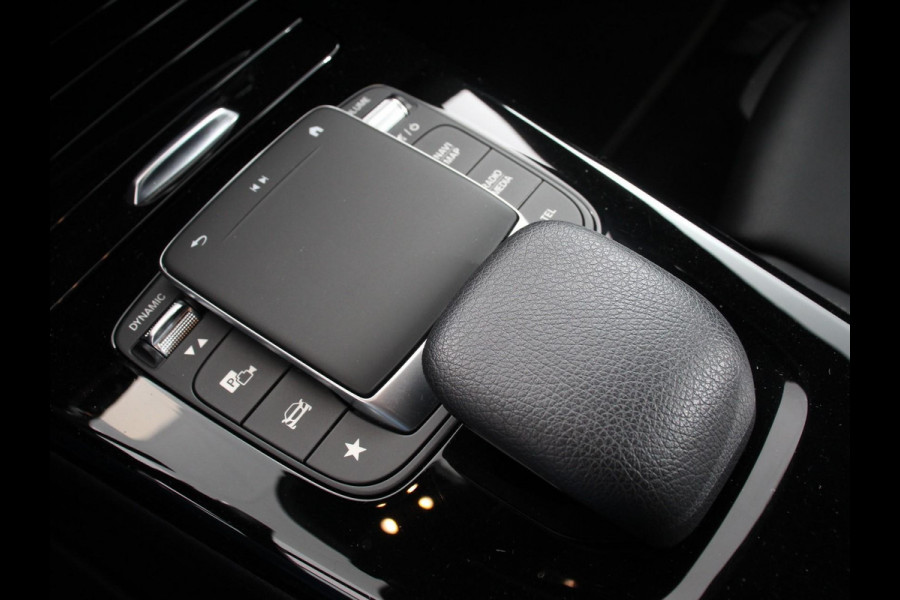 Mercedes-Benz A-Klasse 200 Automaat Advantage Navigatie Apple Carplay/Android Auto Camera Adaptive cruise control Stoelverwarming Parkeer sensoren