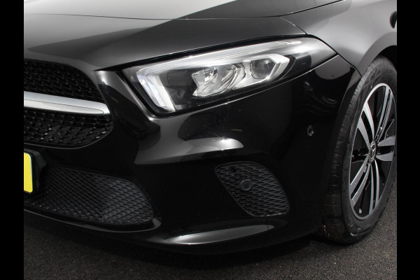 Mercedes-Benz A-Klasse 200 Automaat Advantage Navigatie Apple Carplay/Android Auto Camera Adaptive cruise control Stoelverwarming Parkeer sensoren