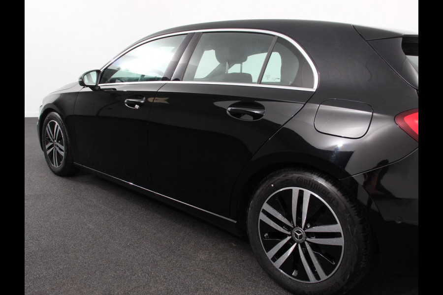 Mercedes-Benz A-Klasse 200 Automaat Advantage Navigatie Apple Carplay/Android Auto Camera Adaptive cruise control Stoelverwarming Parkeer sensoren