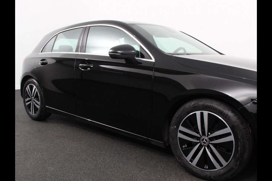 Mercedes-Benz A-Klasse 200 Automaat Advantage Navigatie Apple Carplay/Android Auto Camera Adaptive cruise control Stoelverwarming Parkeer sensoren