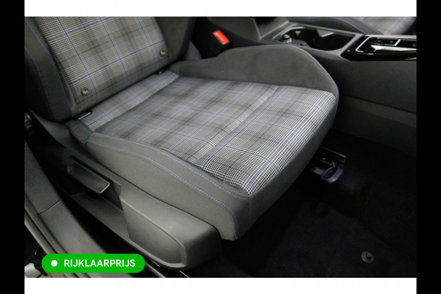 Volkswagen Golf 1.5 eHybrid GTE Black 272 PK automaat | IQ Led | Elec. trekhaak | Headup | Stoel- & stuurverw. | PDC V + A, Camera, App. connect, Navigatie, 131 KM actieradius (WLTP)