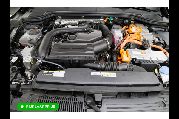 Volkswagen Golf 1.5 eHybrid GTE Black 272 PK automaat | IQ Led | Elec. trekhaak | Headup | Stoel- & stuurverw. | PDC V + A, Camera, App. connect, Navigatie, 131 KM actieradius (WLTP)