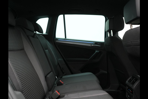 Volkswagen Tiguan 1.4 TSI eHybrid Active PHEV 245pk Dealer O.H. | Trekhaak Af Fabriek | Adaptive Cruise | Head Up | IQ Light | Keyless | Blis | Sportstoelen & Stuur Verwarmd | Sfeerverlichting | Apple Carplay | Navigate | DAB | 19"L.M | Plug In Hybrid |