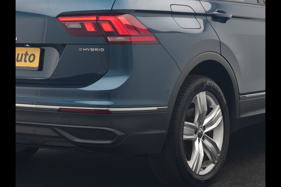 Volkswagen Tiguan 1.4 TSI eHybrid Active PHEV 245pk Dealer O.H. | Trekhaak Af Fabriek | Adaptive Cruise | Head Up | IQ Light | Keyless | Blis | Sportstoelen & Stuur Verwarmd | Sfeerverlichting | Apple Carplay | Navigate | DAB | 19"L.M | Plug In Hybrid |