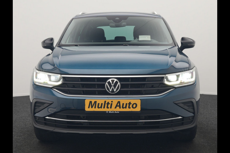 Volkswagen Tiguan 1.4 TSI eHybrid Active PHEV 245pk Dealer O.H. | Trekhaak Af Fabriek | Adaptive Cruise | Head Up | IQ Light | Keyless | Blis | Sportstoelen & Stuur Verwarmd | Sfeerverlichting | Apple Carplay | Navigate | DAB | 19"L.M | Plug In Hybrid |