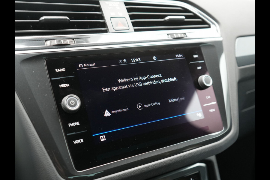 Volkswagen Tiguan 1.4 TSI eHybrid Active PHEV 245pk Dealer O.H. | Trekhaak Af Fabriek | Adaptive Cruise | Head Up | IQ Light | Keyless | Blis | Sportstoelen & Stuur Verwarmd | Sfeerverlichting | Apple Carplay | Navigate | DAB | 19"L.M | Plug In Hybrid |