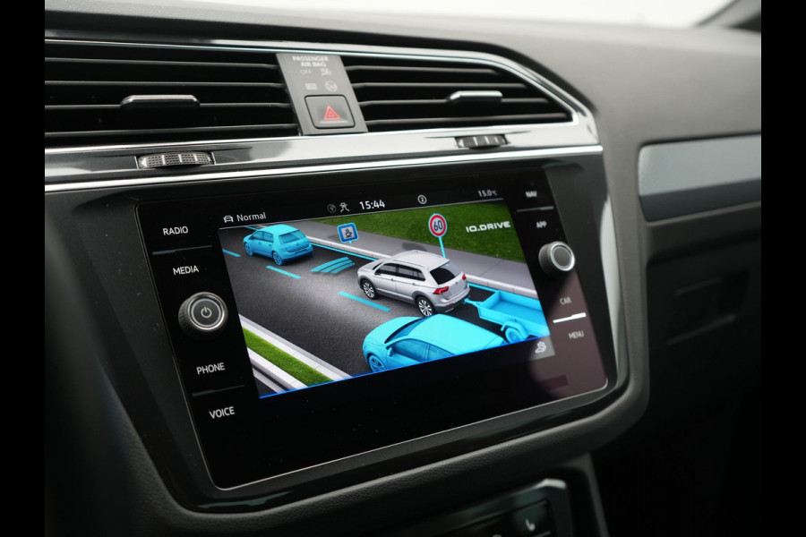 Volkswagen Tiguan 1.4 TSI eHybrid Active PHEV 245pk Dealer O.H. | Trekhaak Af Fabriek | Adaptive Cruise | Head Up | IQ Light | Keyless | Blis | Sportstoelen & Stuur Verwarmd | Sfeerverlichting | Apple Carplay | Navigate | DAB | 19"L.M | Plug In Hybrid |