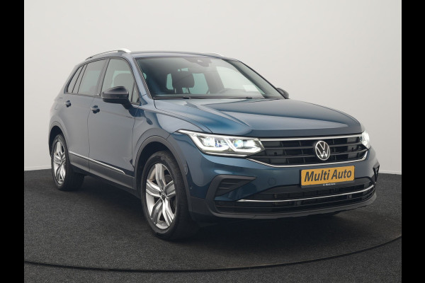 Volkswagen Tiguan 1.4 TSI eHybrid Active PHEV 245pk Dealer O.H. | Trekhaak Af Fabriek | Adaptive Cruise | Head Up | IQ Light | Keyless | Blis | Sportstoelen & Stuur Verwarmd | Sfeerverlichting | Apple Carplay | Navigate | DAB | 19"L.M | Plug In Hybrid |