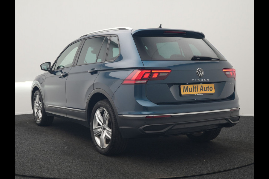 Volkswagen Tiguan 1.4 TSI eHybrid Active PHEV 245pk Dealer O.H. | Trekhaak Af Fabriek | Adaptive Cruise | Head Up | IQ Light | Keyless | Blis | Sportstoelen & Stuur Verwarmd | Sfeerverlichting | Apple Carplay | Navigate | DAB | 19"L.M | Plug In Hybrid |