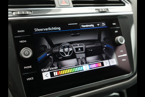 Volkswagen Tiguan 1.4 TSI eHybrid Active PHEV 245pk Dealer O.H. | Trekhaak Af Fabriek | Adaptive Cruise | Head Up | IQ Light | Keyless | Blis | Sportstoelen & Stuur Verwarmd | Sfeerverlichting | Apple Carplay | Navigate | DAB | 19"L.M | Plug In Hybrid |