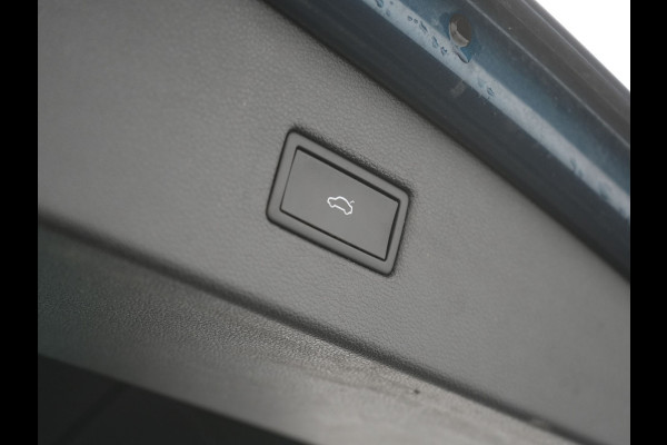 Volkswagen Tiguan 1.4 TSI eHybrid Active PHEV 245pk Dealer O.H. | Trekhaak Af Fabriek | Adaptive Cruise | Head Up | IQ Light | Keyless | Blis | Sportstoelen & Stuur Verwarmd | Sfeerverlichting | Apple Carplay | Navigate | DAB | 19"L.M | Plug In Hybrid |