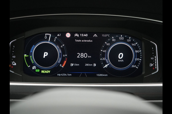 Volkswagen Tiguan 1.4 TSI eHybrid Active PHEV 245pk Dealer O.H. | Trekhaak Af Fabriek | Adaptive Cruise | Head Up | IQ Light | Keyless | Blis | Sportstoelen & Stuur Verwarmd | Sfeerverlichting | Apple Carplay | Navigate | DAB | 19"L.M | Plug In Hybrid |