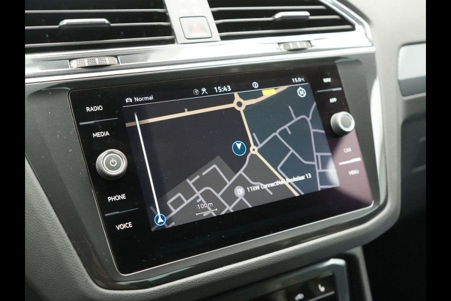 Volkswagen Tiguan 1.4 TSI eHybrid Active PHEV 245pk Dealer O.H. | Trekhaak Af Fabriek | Adaptive Cruise | Head Up | IQ Light | Keyless | Blis | Sportstoelen & Stuur Verwarmd | Sfeerverlichting | Apple Carplay | Navigate | DAB | 19"L.M | Plug In Hybrid |