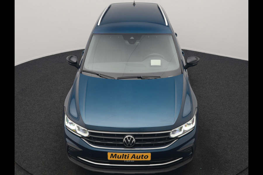 Volkswagen Tiguan 1.4 TSI eHybrid Active PHEV 245pk Dealer O.H. | Trekhaak Af Fabriek | Adaptive Cruise | Head Up | IQ Light | Keyless | Blis | Sportstoelen & Stuur Verwarmd | Sfeerverlichting | Apple Carplay | Navigate | DAB | 19"L.M | Plug In Hybrid |