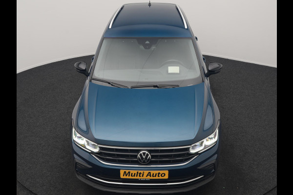 Volkswagen Tiguan 1.4 TSI eHybrid Active PHEV 245pk Dealer O.H. | Trekhaak Af Fabriek | Adaptive Cruise | Head Up | IQ Light | Keyless | Blis | Sportstoelen & Stuur Verwarmd | Sfeerverlichting | Apple Carplay | Navigate | DAB | 19"L.M | Plug In Hybrid |