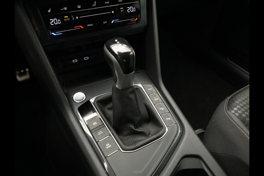 Volkswagen Tiguan 1.4 TSI eHybrid Active PHEV 245pk Dealer O.H. | Trekhaak Af Fabriek | Adaptive Cruise | Head Up | IQ Light | Keyless | Blis | Sportstoelen & Stuur Verwarmd | Sfeerverlichting | Apple Carplay | Navigate | DAB | 19"L.M | Plug In Hybrid |