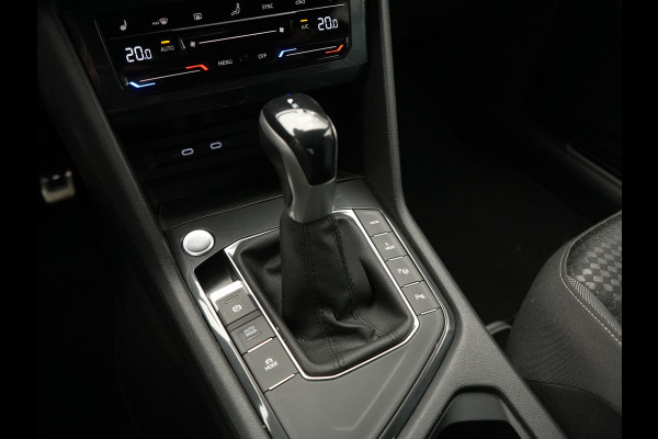 Volkswagen Tiguan 1.4 TSI eHybrid Active PHEV 245pk Dealer O.H. | Trekhaak Af Fabriek | Adaptive Cruise | Head Up | IQ Light | Keyless | Blis | Sportstoelen & Stuur Verwarmd | Sfeerverlichting | Apple Carplay | Navigate | DAB | 19"L.M | Plug In Hybrid |