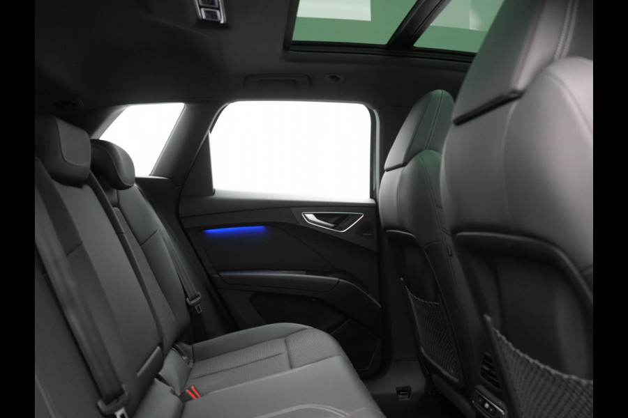 Audi Q4 e-tron 45 S Line 82 kWh 286pk Dealer O.H. | Trekhaak Af Fabriek | Panodak | Adaptive Cruise | Warmtepomp | Camera | Sonos Audio | Sportstoelen Verwarmd | Keyless | Blis | Apple Carplay | Navigatie | DAB |