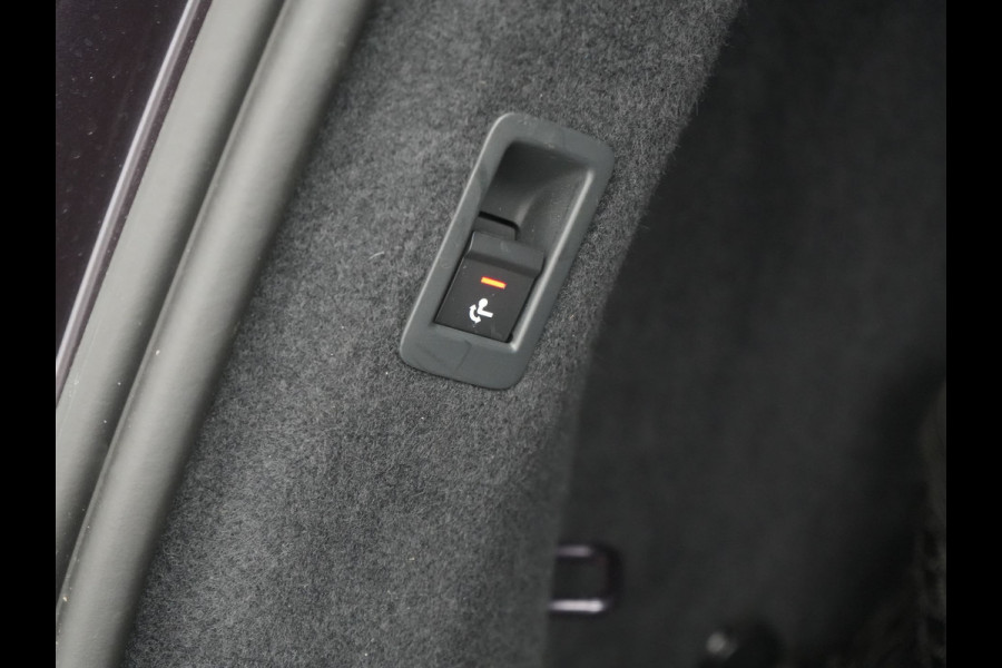 Audi Q4 e-tron 45 S Line 82 kWh 286pk Dealer O.H. | Trekhaak Af Fabriek | Panodak | Adaptive Cruise | Warmtepomp | Camera | Sonos Audio | Sportstoelen Verwarmd | Keyless | Blis | Apple Carplay | Navigatie | DAB |