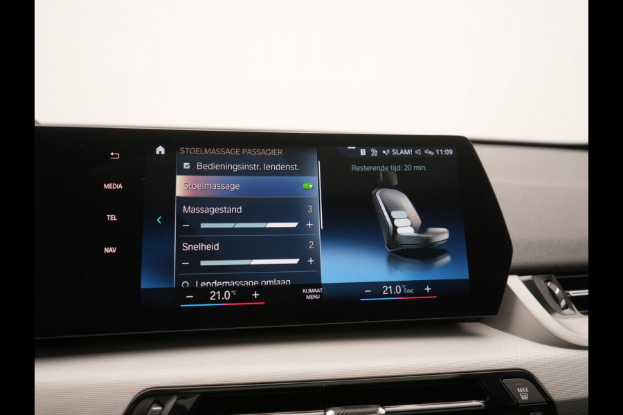 BMW iX1 xDrive30 67 kWh 313pk Dealer O.H. | Trekhaak Af Fabriek | Panodak | Adaptive Cruise | Head Up | 360 Camera | Harman / Kardon | Adaptief Onderstel | Lederen Sportstoelen Massage & Verwarmd | Stuur Verwarmd | Hifi Audio | Keyless | Blis |