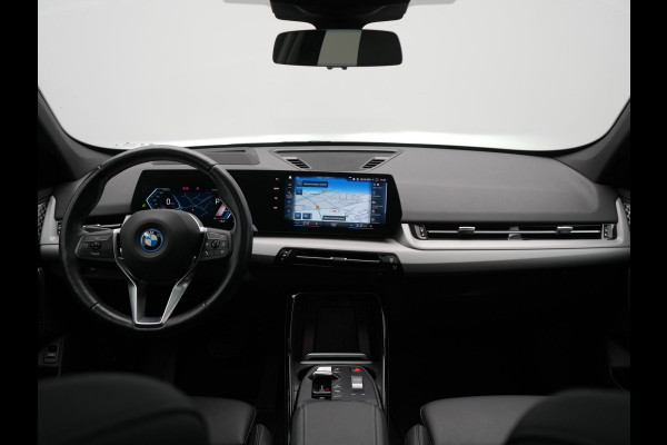 BMW iX1 xDrive30 67 kWh 313pk Dealer O.H. | Trekhaak Af Fabriek | Panodak | Adaptive Cruise | Head Up | 360 Camera | Harman / Kardon | Adaptief Onderstel | Lederen Sportstoelen Massage & Verwarmd | Stuur Verwarmd | Hifi Audio | Keyless | Blis |