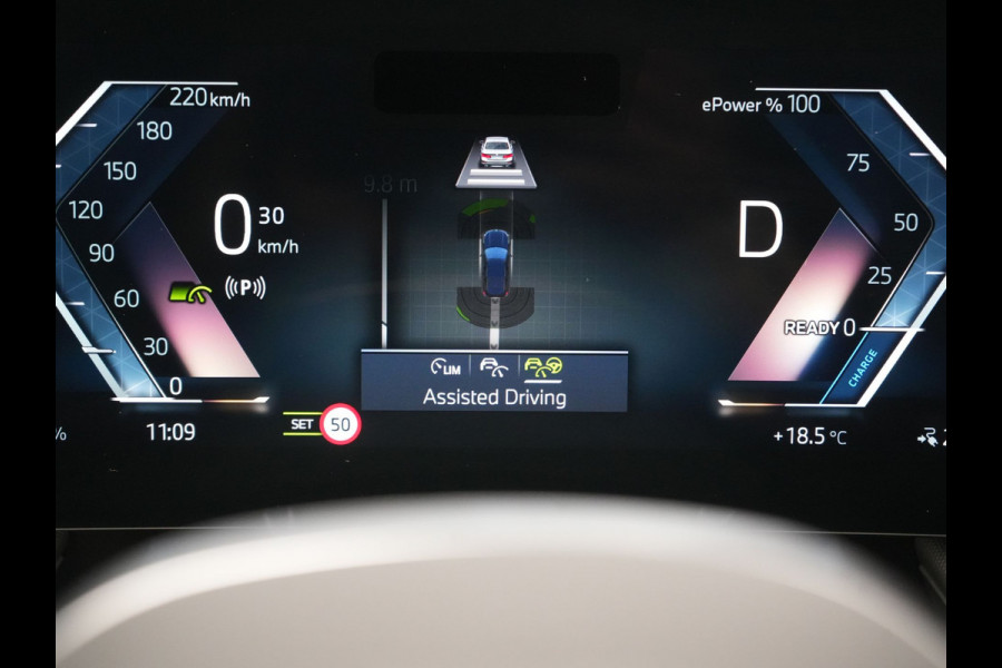 BMW iX1 xDrive30 67 kWh 313pk Dealer O.H. | Trekhaak Af Fabriek | Panodak | Adaptive Cruise | Head Up | 360 Camera | Harman / Kardon | Adaptief Onderstel | Lederen Sportstoelen Massage & Verwarmd | Stuur Verwarmd | Hifi Audio | Keyless | Blis |