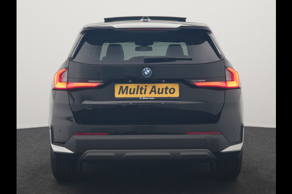 BMW iX1 xDrive30 67 kWh 313pk Dealer O.H. | Trekhaak Af Fabriek | Panodak | Adaptive Cruise | Head Up | 360 Camera | Harman / Kardon | Adaptief Onderstel | Lederen Sportstoelen Massage & Verwarmd | Stuur Verwarmd | Hifi Audio | Keyless | Blis |