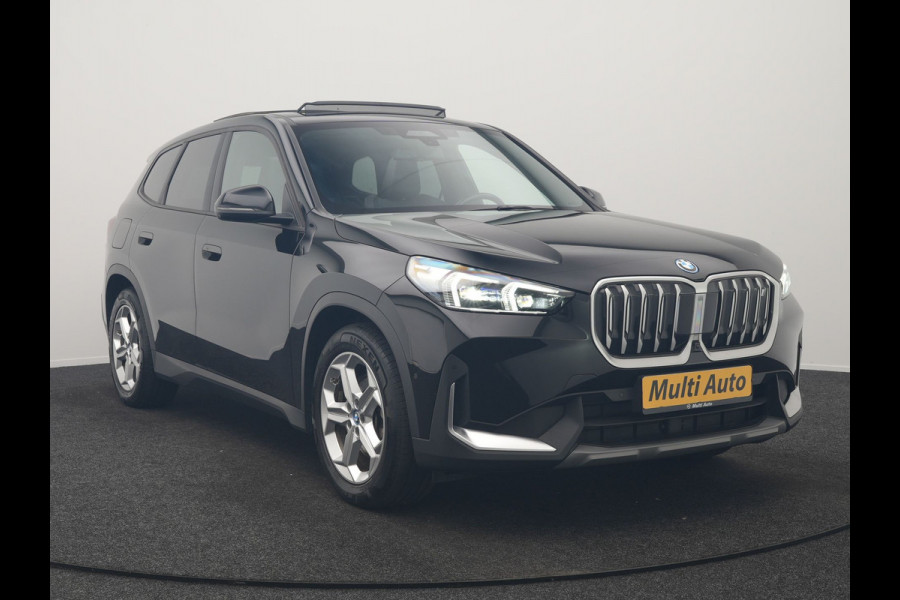 BMW iX1 xDrive30 67 kWh 313pk Dealer O.H. | Trekhaak Af Fabriek | Panodak | Adaptive Cruise | Head Up | 360 Camera | Harman / Kardon | Adaptief Onderstel | Lederen Sportstoelen Massage & Verwarmd | Stuur Verwarmd | Hifi Audio | Keyless | Blis |
