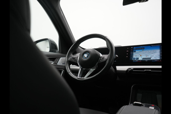 BMW iX1 xDrive30 67 kWh 313pk Dealer O.H. | Trekhaak Af Fabriek | Panodak | Adaptive Cruise | Head Up | 360 Camera | Harman / Kardon | Adaptief Onderstel | Lederen Sportstoelen Massage & Verwarmd | Stuur Verwarmd | Hifi Audio | Keyless | Blis |