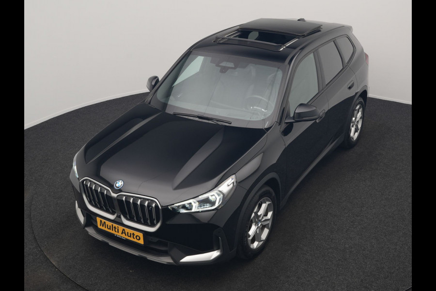 BMW iX1 xDrive30 67 kWh 313pk Dealer O.H. | Trekhaak Af Fabriek | Panodak | Adaptive Cruise | Head Up | 360 Camera | Harman / Kardon | Adaptief Onderstel | Lederen Sportstoelen Massage & Verwarmd | Stuur Verwarmd | Hifi Audio | Keyless | Blis |
