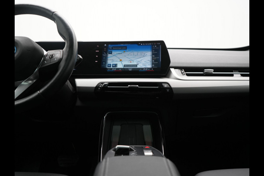 BMW iX1 xDrive30 67 kWh 313pk Dealer O.H. | Trekhaak Af Fabriek | Panodak | Adaptive Cruise | Head Up | 360 Camera | Harman / Kardon | Adaptief Onderstel | Lederen Sportstoelen Massage & Verwarmd | Stuur Verwarmd | Hifi Audio | Keyless | Blis |